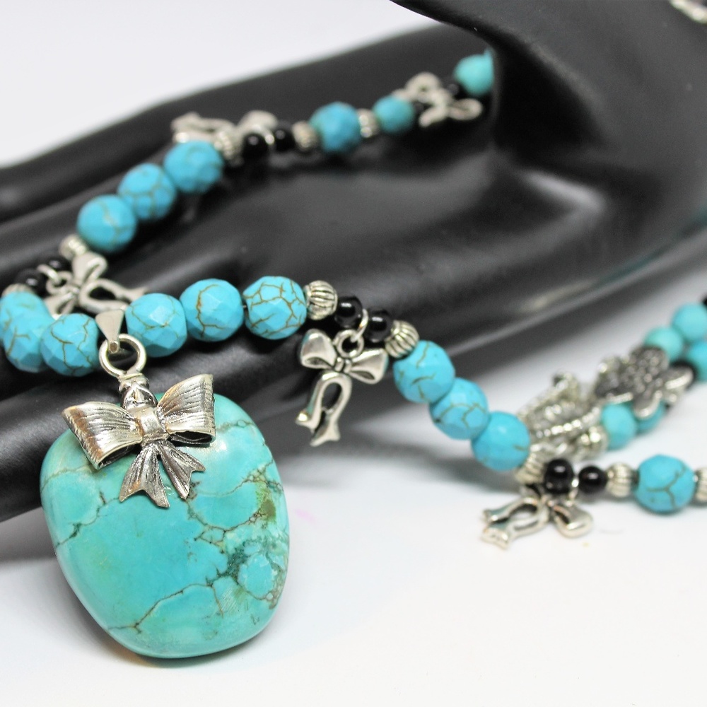 Turquoise and silver bows necklace